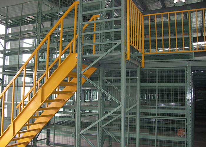 वेयरहाउस स्टील स्ट्रक्चर लॉफ्ट रैक मल्टी लेवल सीढ़ियां डेक मेजेनाइन फ्लोर